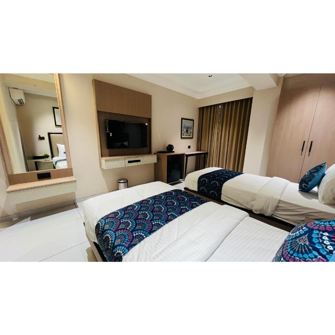 אחמדאבאד Hotel Royal Town מראה חיצוני תמונה
