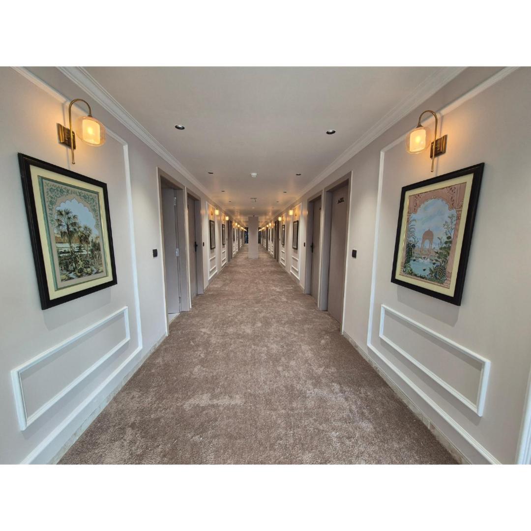 אחמדאבאד Hotel Royal Town מראה חיצוני תמונה