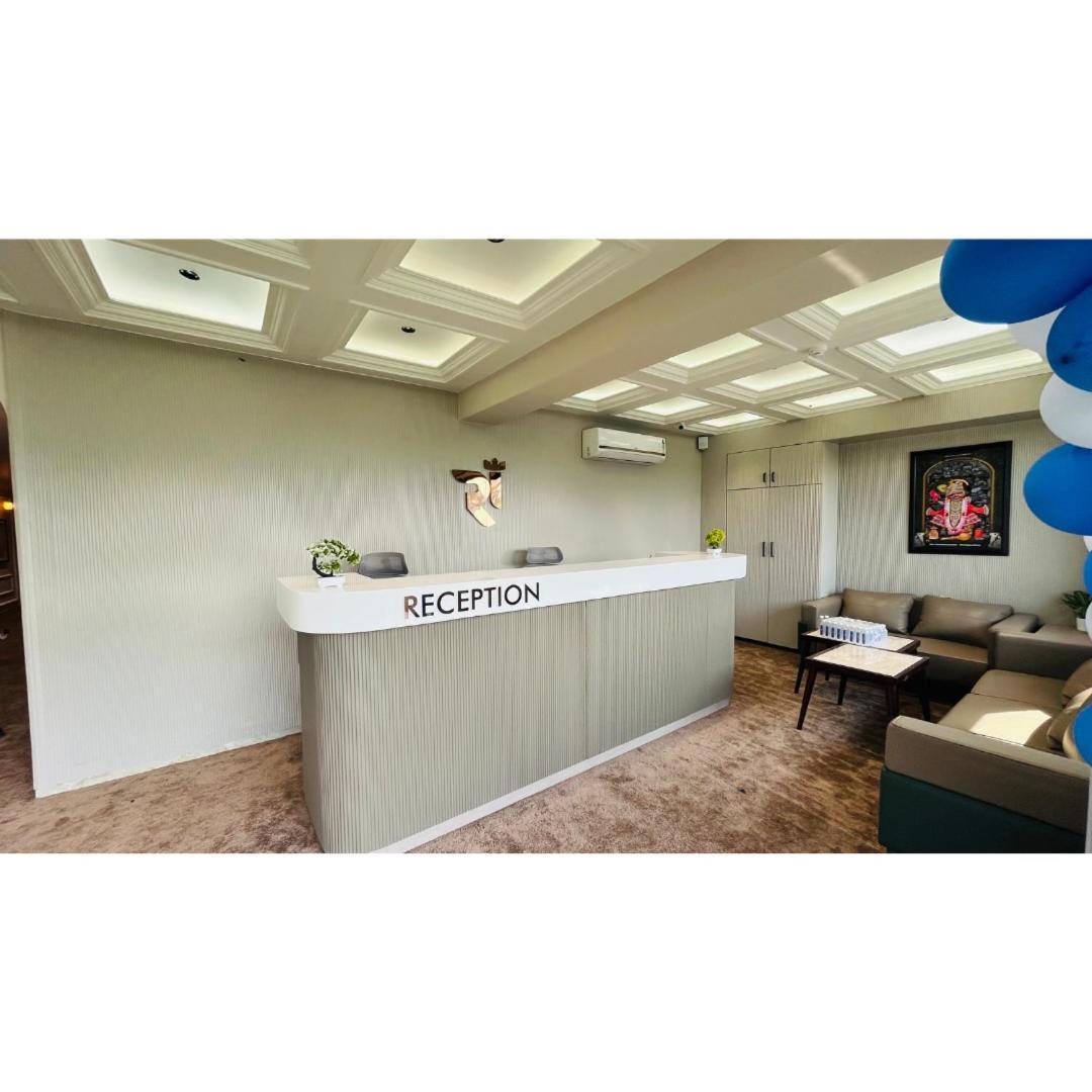 אחמדאבאד Hotel Royal Town מראה חיצוני תמונה