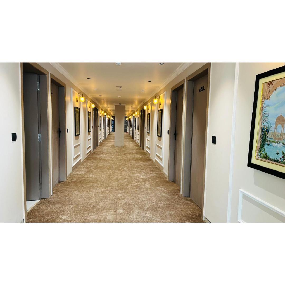 אחמדאבאד Hotel Royal Town מראה חיצוני תמונה