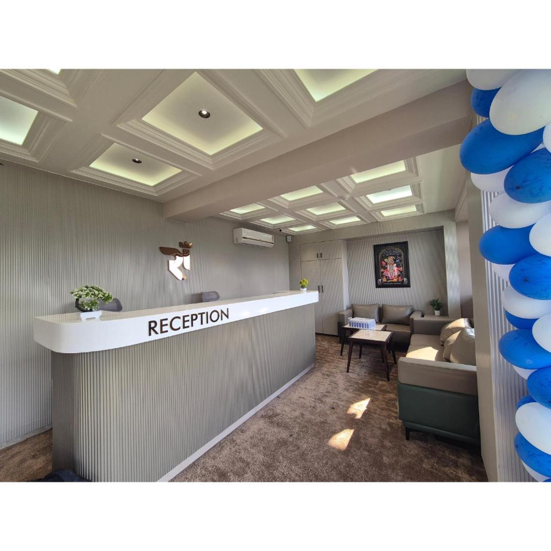 אחמדאבאד Hotel Royal Town מראה חיצוני תמונה