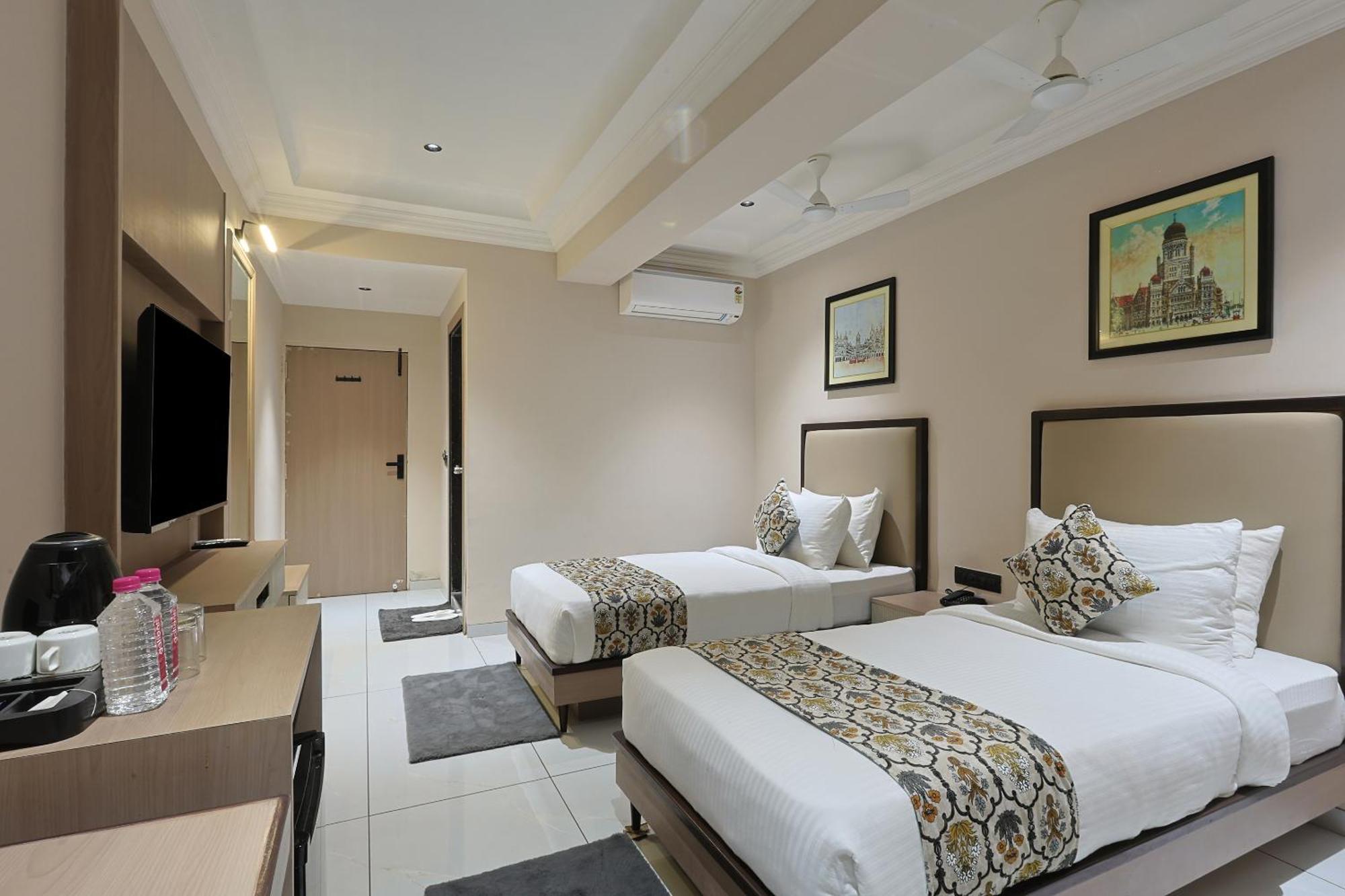 אחמדאבאד Hotel Royal Town מראה חיצוני תמונה