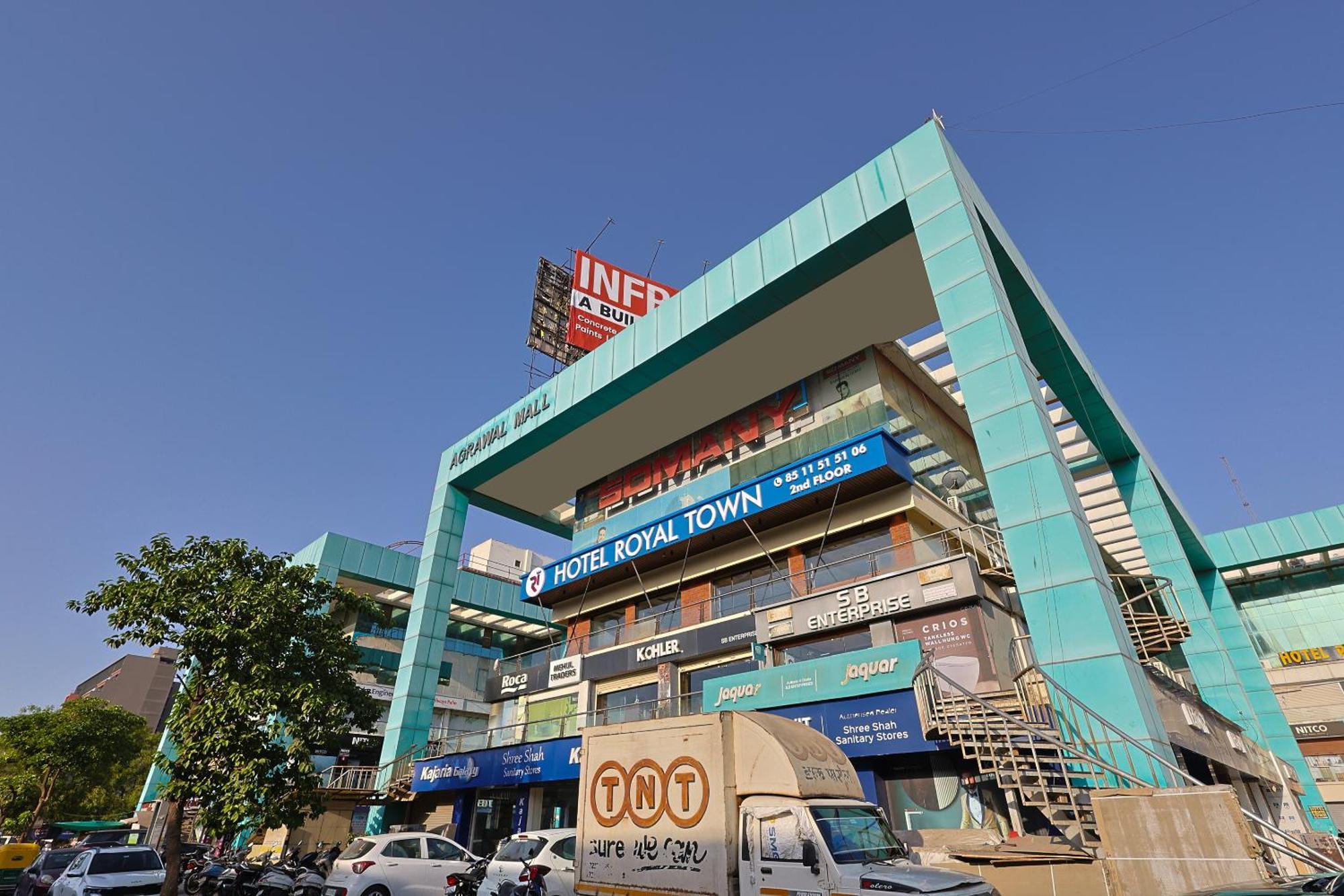 אחמדאבאד Hotel Royal Town מראה חיצוני תמונה