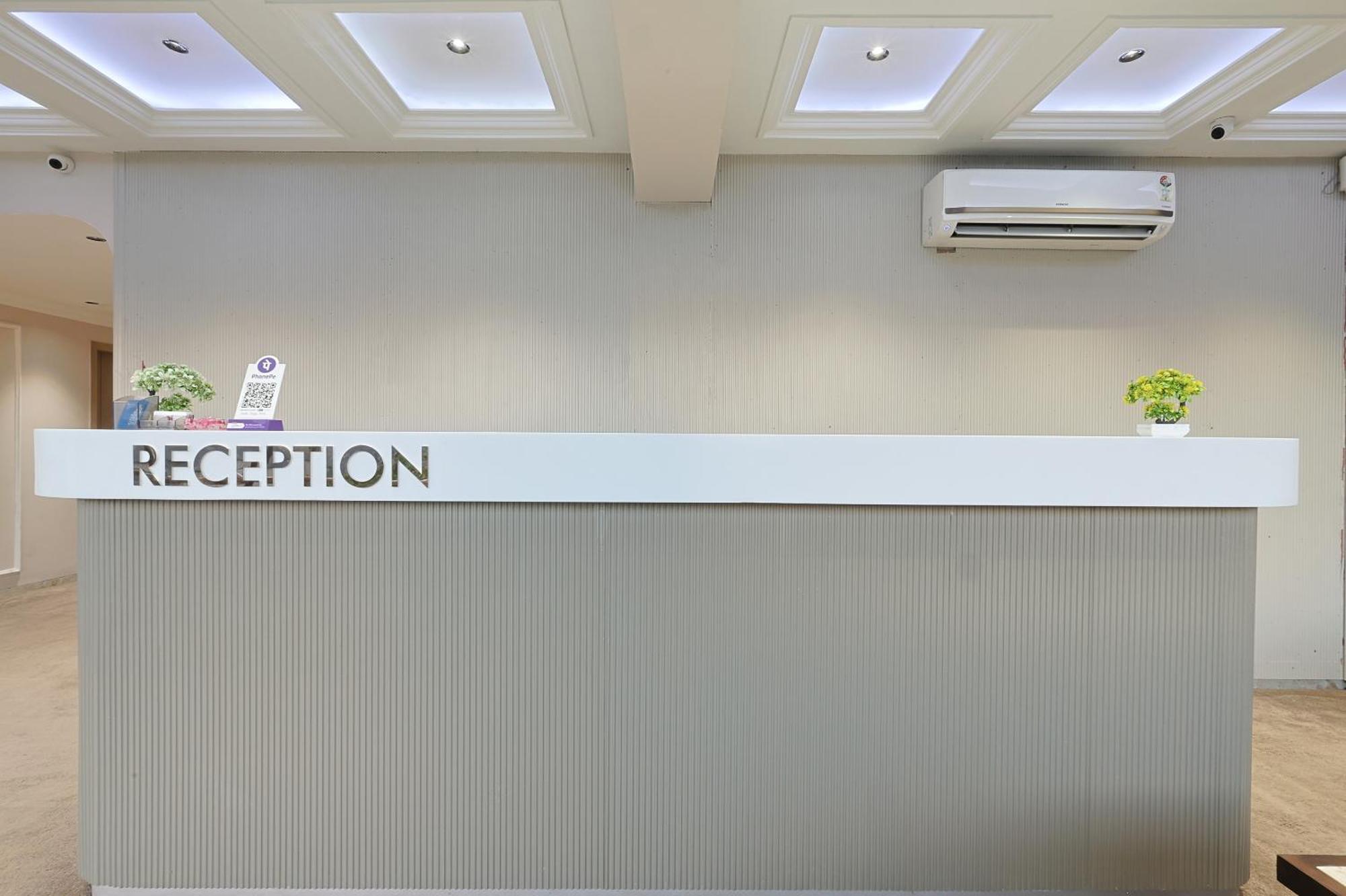 אחמדאבאד Hotel Royal Town מראה חיצוני תמונה