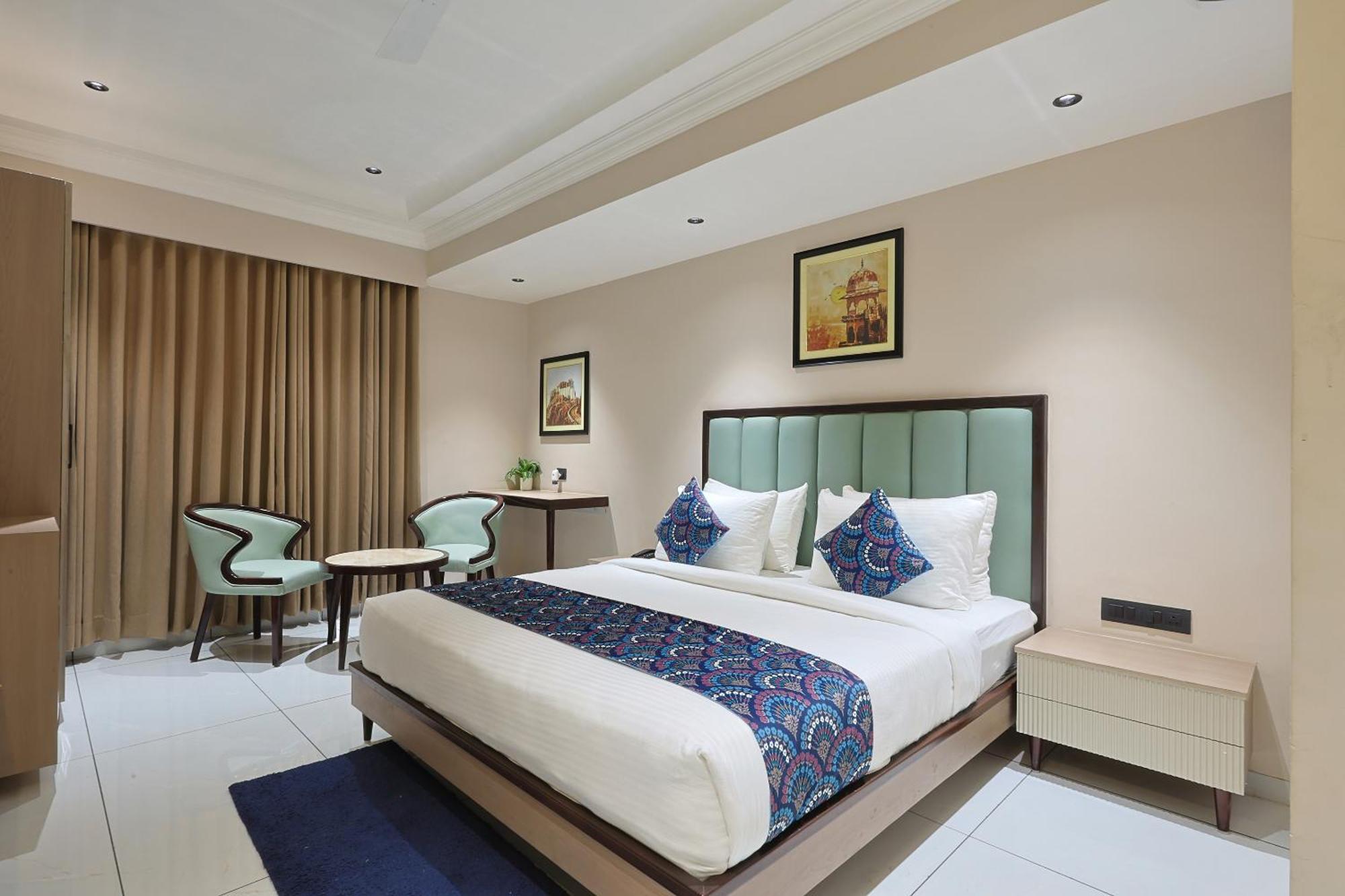 אחמדאבאד Hotel Royal Town מראה חיצוני תמונה