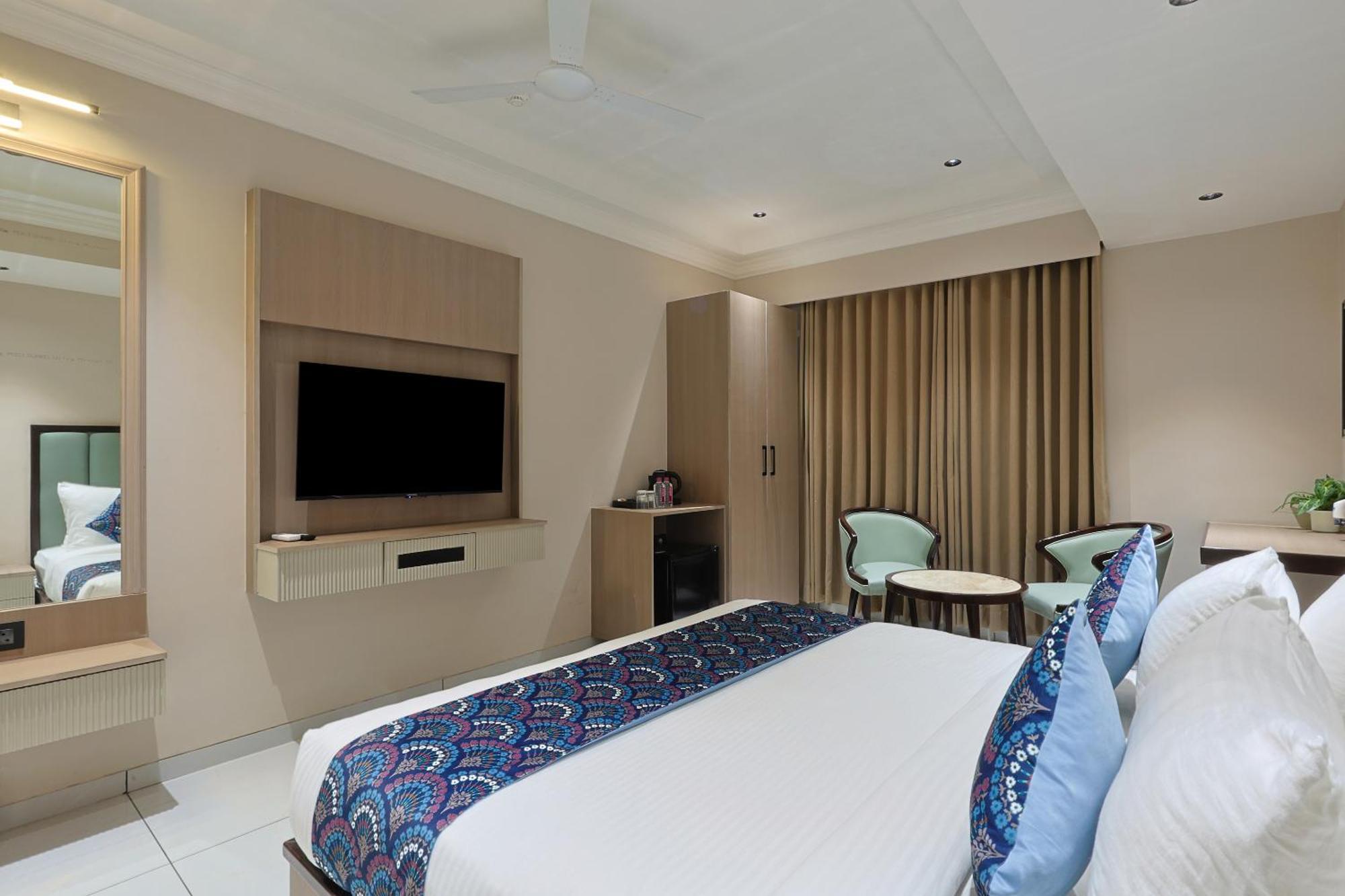 אחמדאבאד Hotel Royal Town מראה חיצוני תמונה